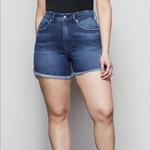 Good American The Bombshell Short